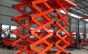 大型液壓升降平臺(tái)在汽車制造中的重要作用與優(yōu)勢(shì)