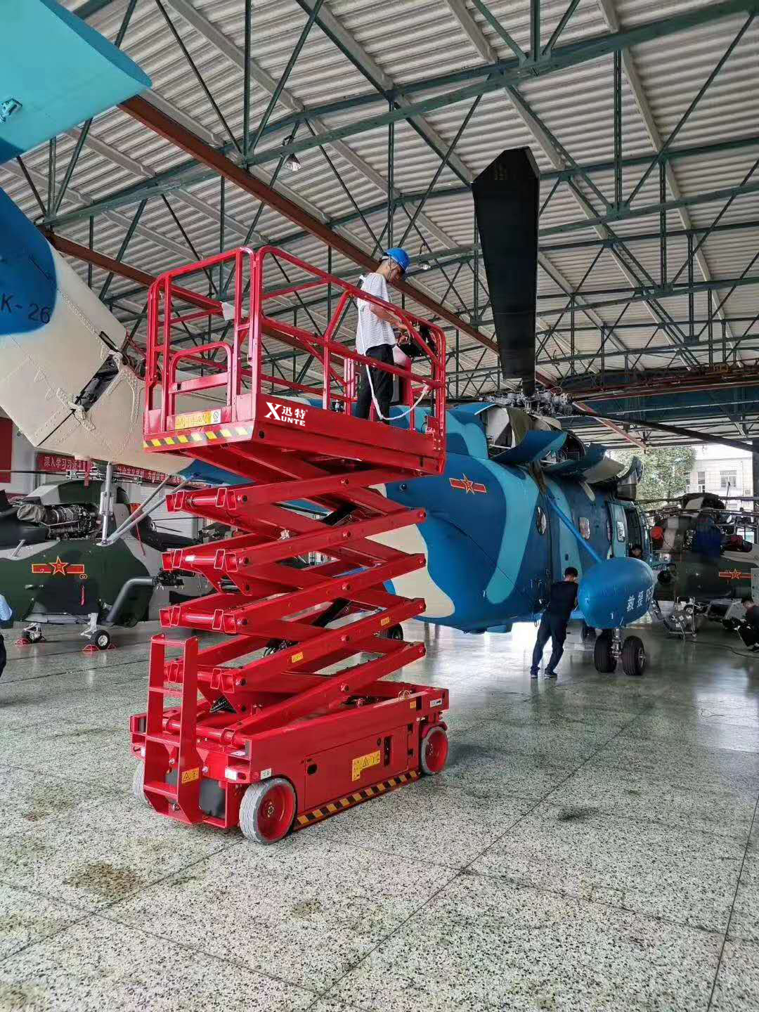 移動式高空作業(yè)升降平臺 移動式高空作業(yè)升降平臺